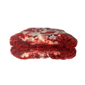 Pâte de base red velvet, pépites chocolat blanc, insert crémeux cheesecake maison (uniquement en livraison et remise en main propre).